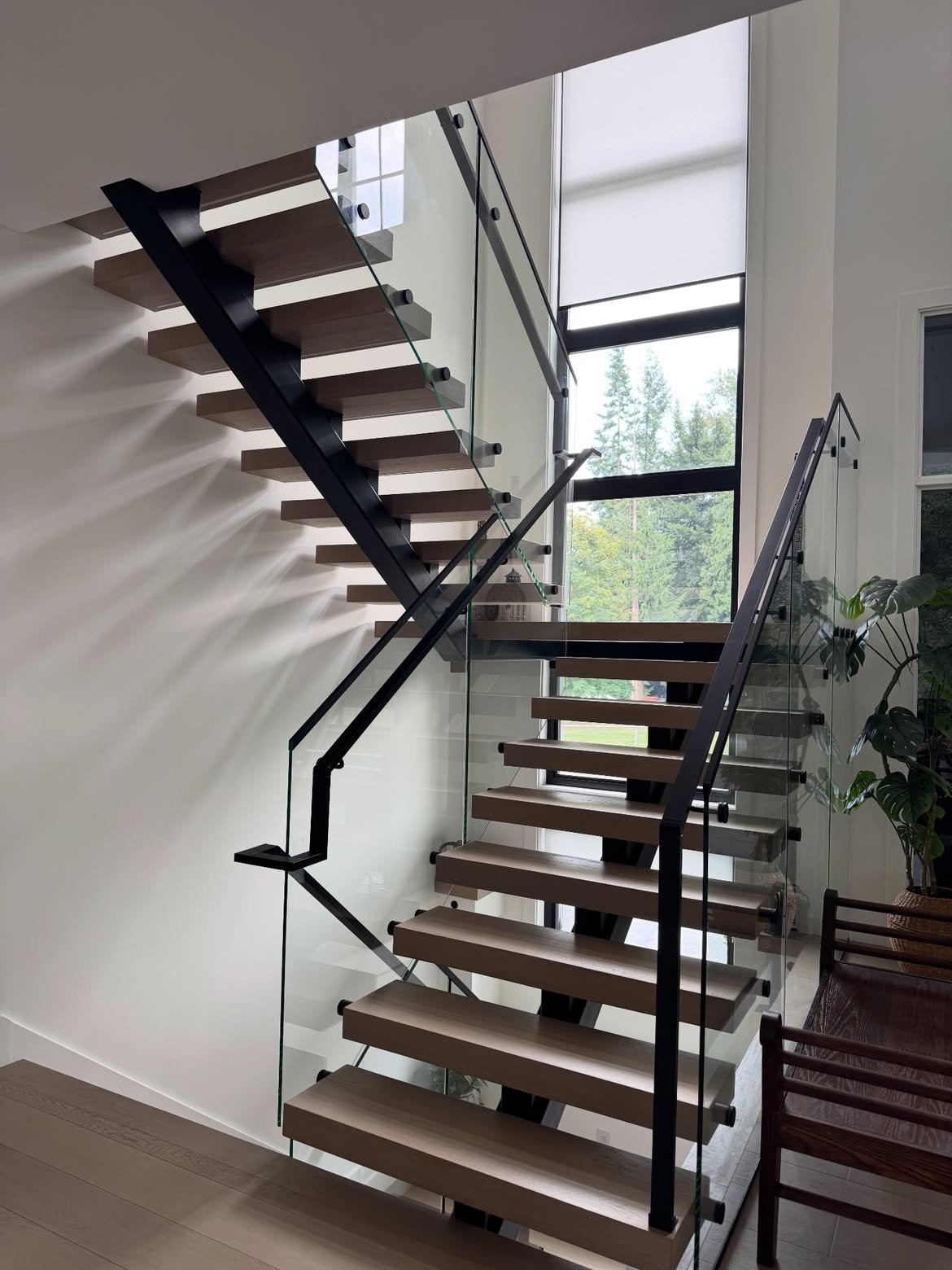 Architectural glass staircase by Polaris Stair & Designs